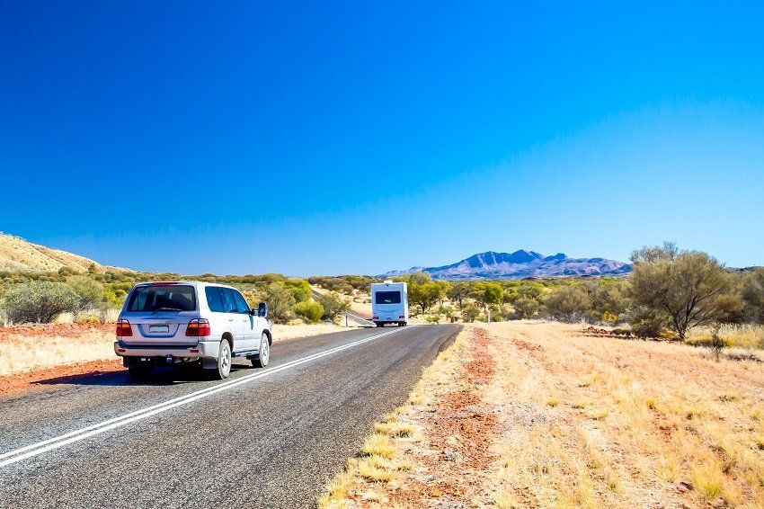 driving-toward-mt-zeil-in-the-west-macdonnell-rang-PKTUWVW.jpg